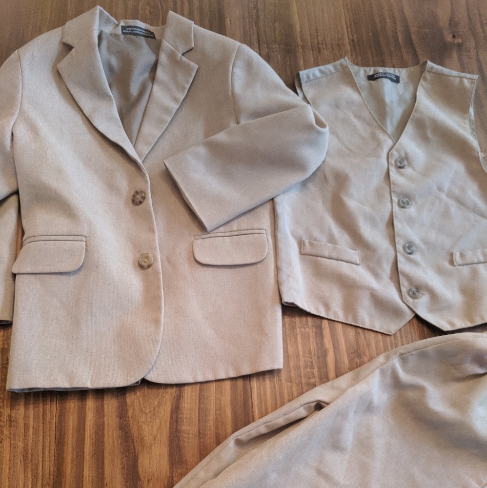Boys 3 Piece Suit Outfit Size 5 6 Tan EUC